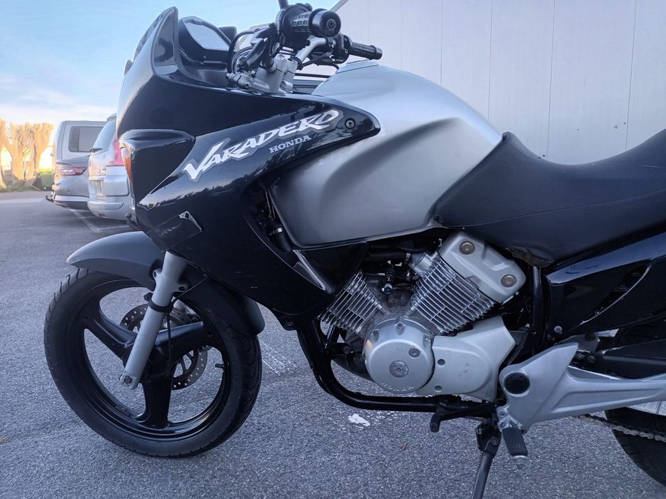 Sprzedam wszystkie części silnika Honda varadero 125 gaznik