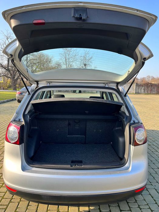 Volkswagen Golf Plus 1.6 МКПП (6-ступка)