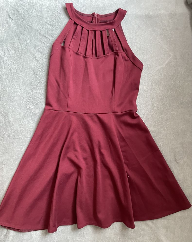 Sukienka z dekoltem halter