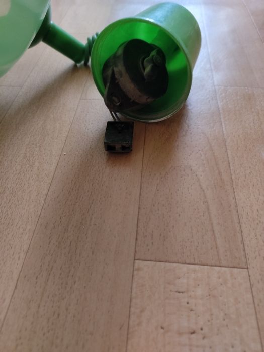 Зелена люстра для кухни