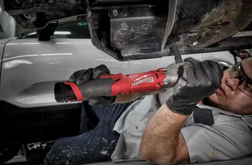Бесщеточный угловой гайковерт MILWAUKEE 2565-20 M12 1/2