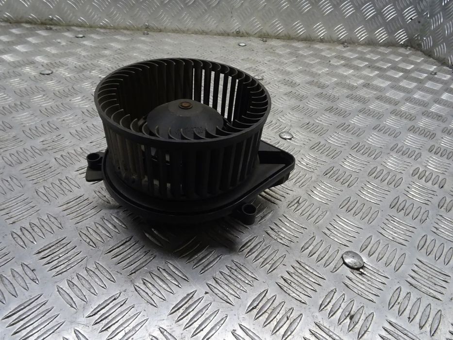AUDI A4 B6 00-06 2.0B NAGRZEWNICA 8E1820021B