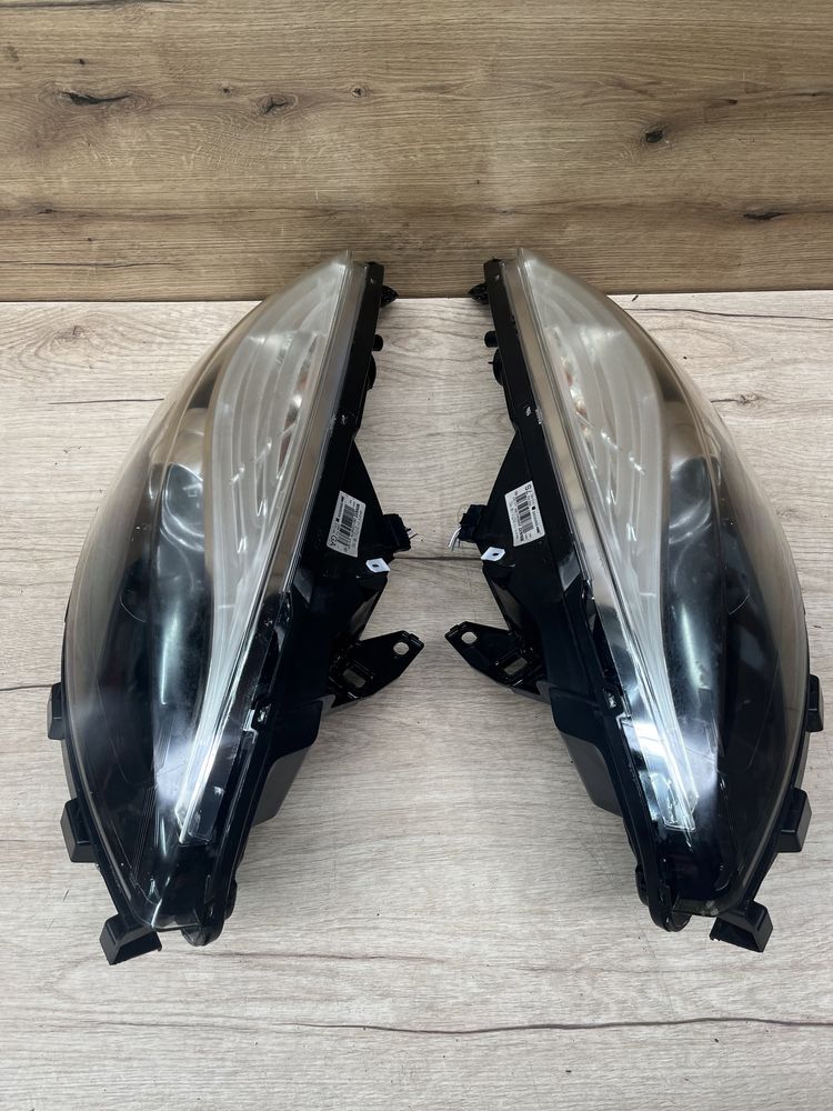 Lampa/reflektor przedni lewy prawy Renault Scenic III Lift