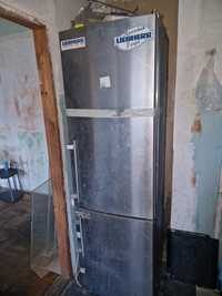 Продам холодильник 4,000 грн