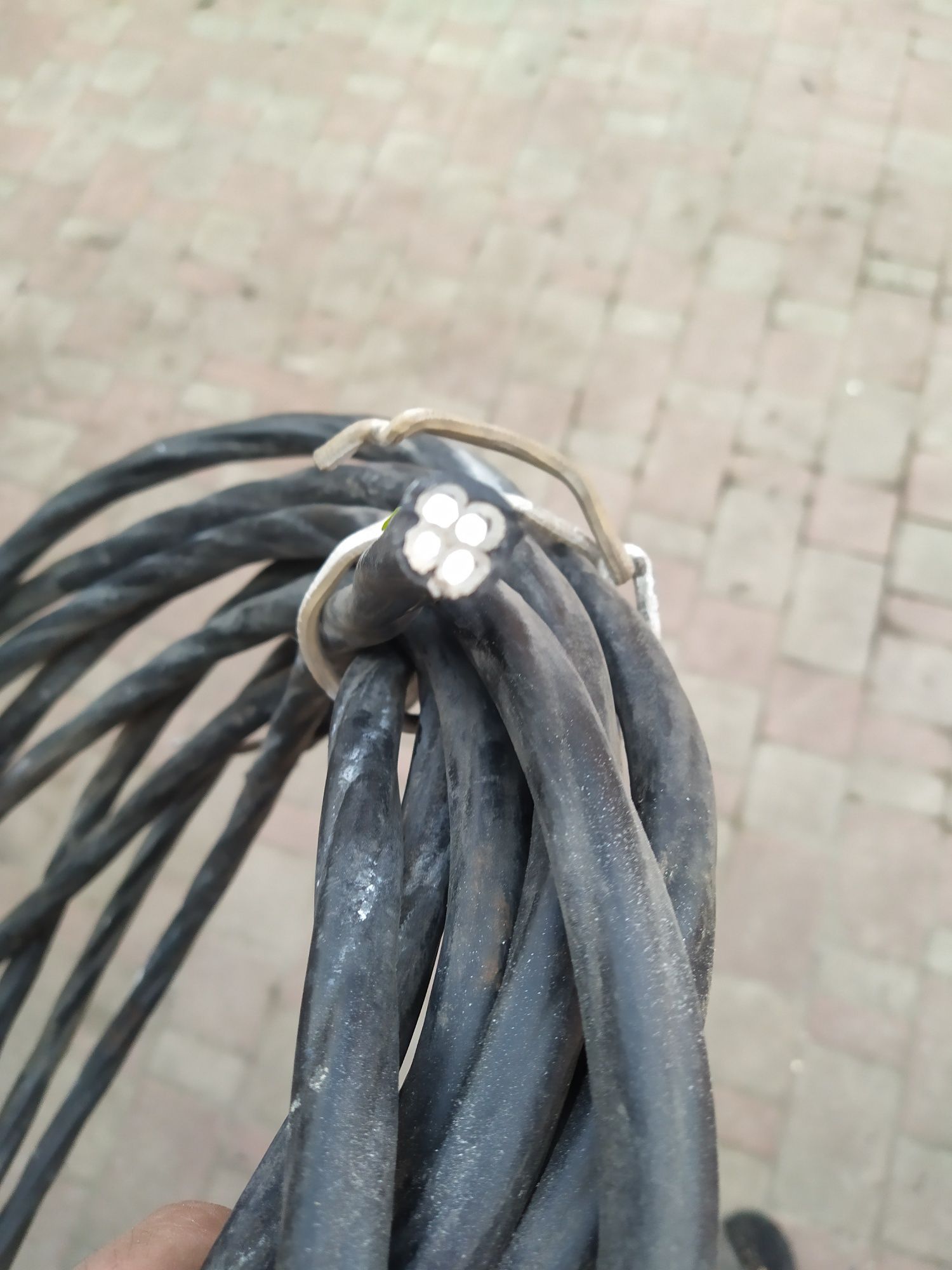 Продам недорого силові кабелі