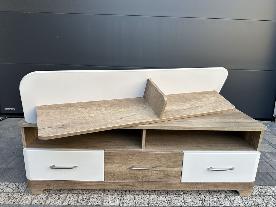 Szafka RTV + trzy półki. Agata Meble.
