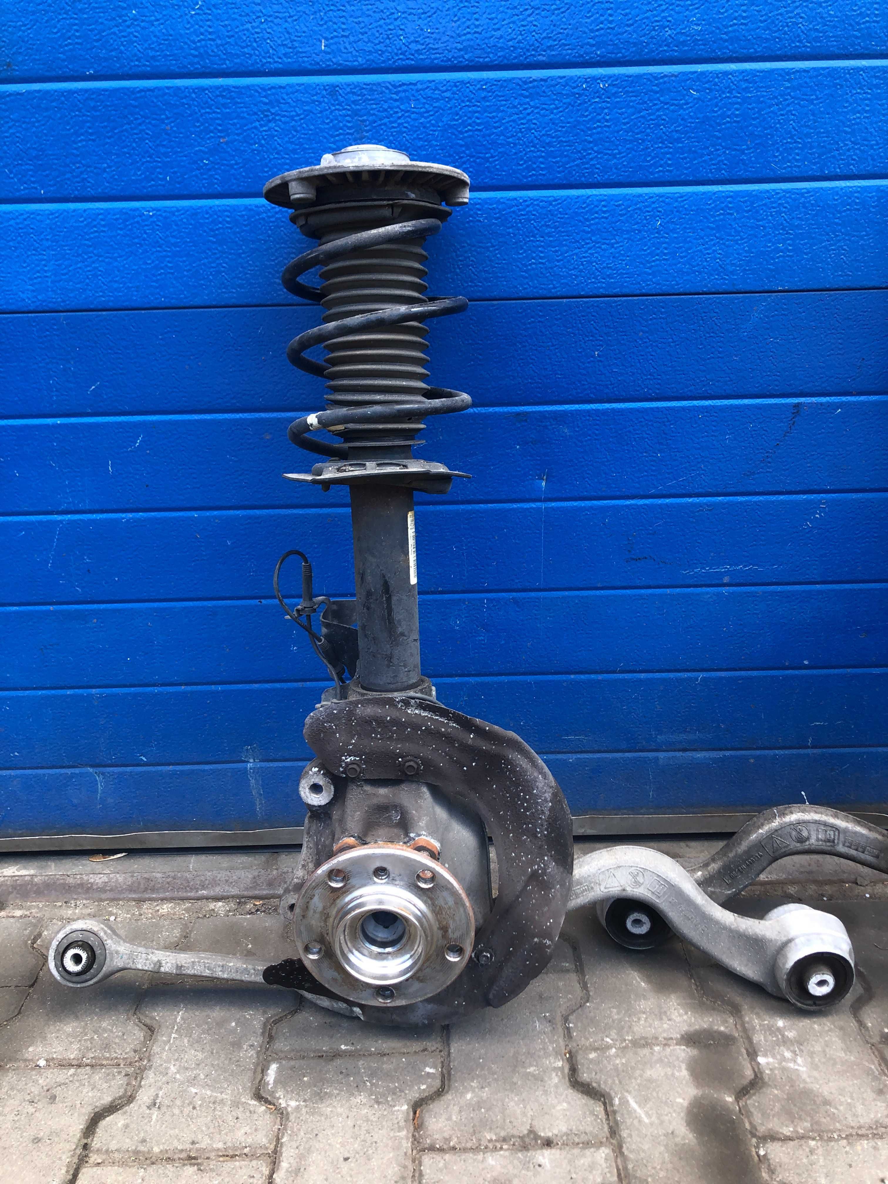 Mcperson Zwrotnica Amortyzator Wahacz BMW F20 F30 F31 F32 PRAWY XDRIVE