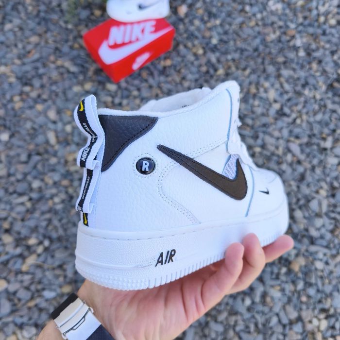 Кросівки зимові Nike Air Force 1 LV8 з хутром жіночі підліткові білі