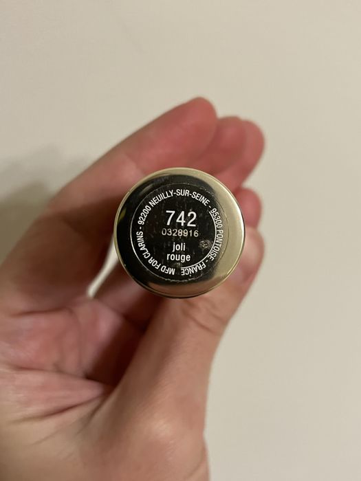 Помада Clarins joli rogue 742 червона атласна