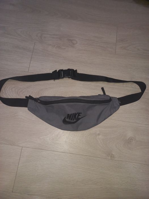 Сумка найк сірого кольору