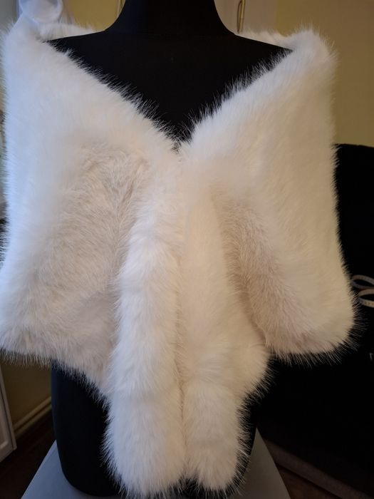 Sprzedam śliczną narzutkę ślubną