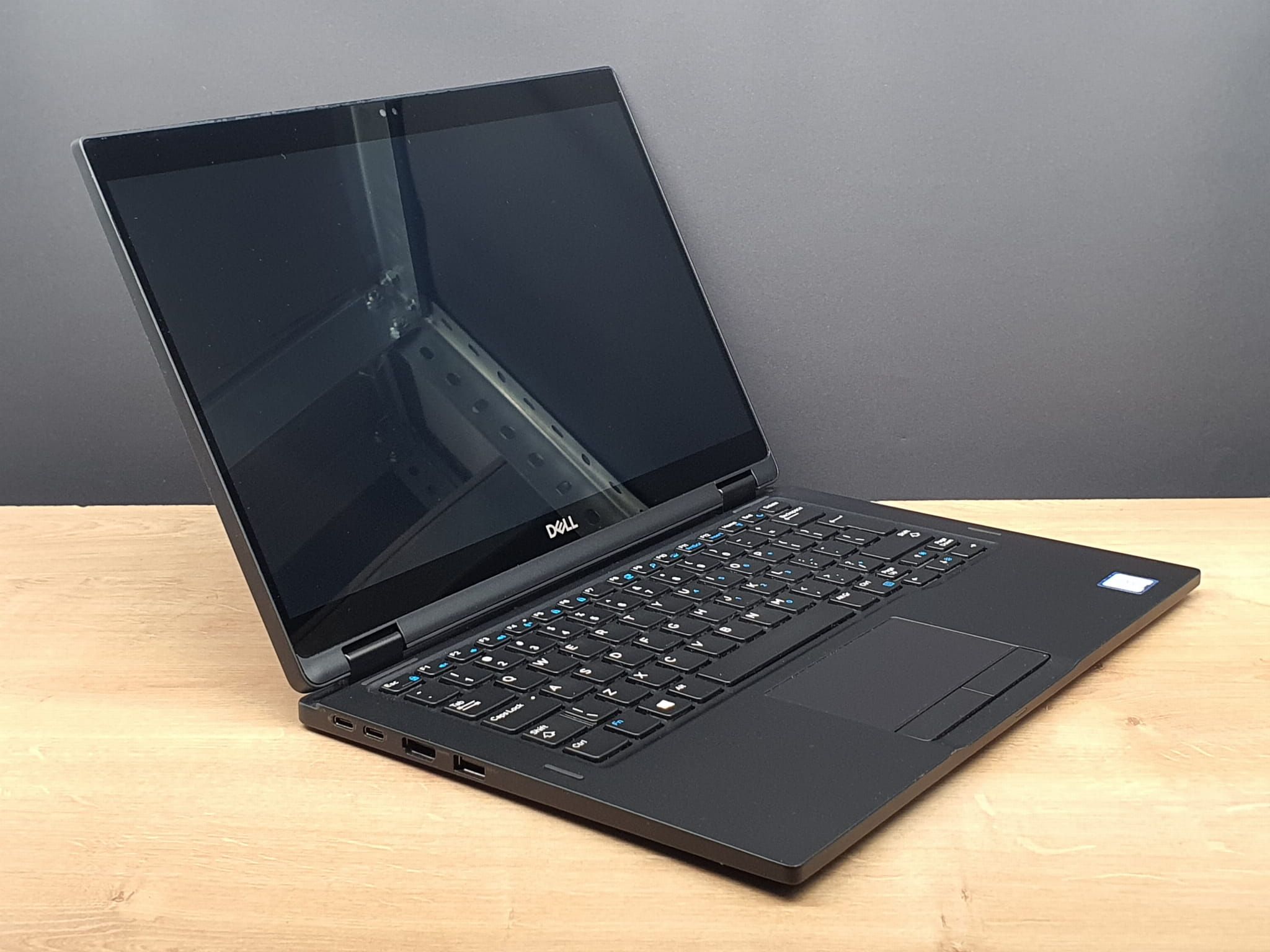 Laptop DELL Latitude 7390 2in1 | i5-8350U / 16GB / 512GB / FHD /OUTLET