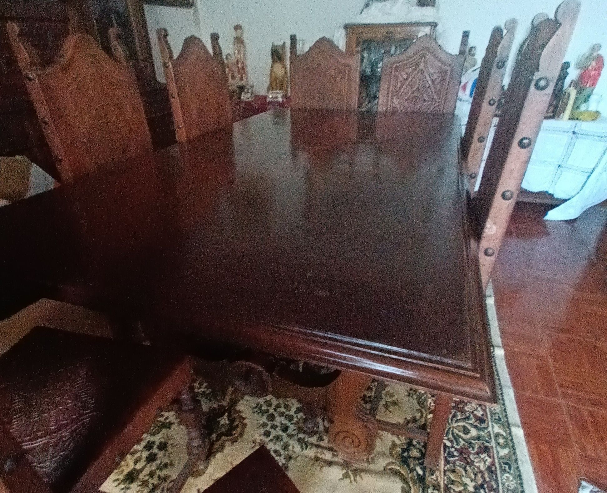 Conjunto mesa de jantar e 8 cadeiras