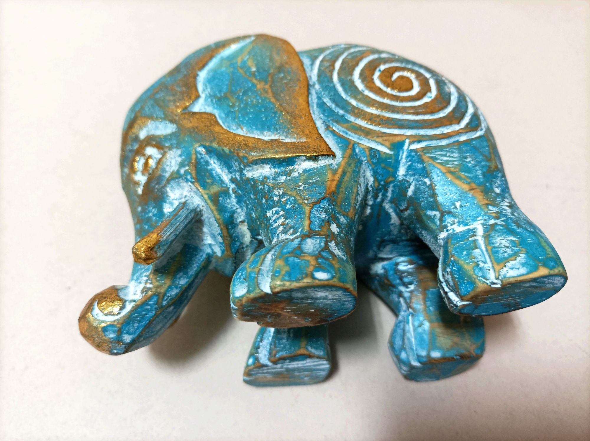 Estatueta de Elefante Azul em Madeira