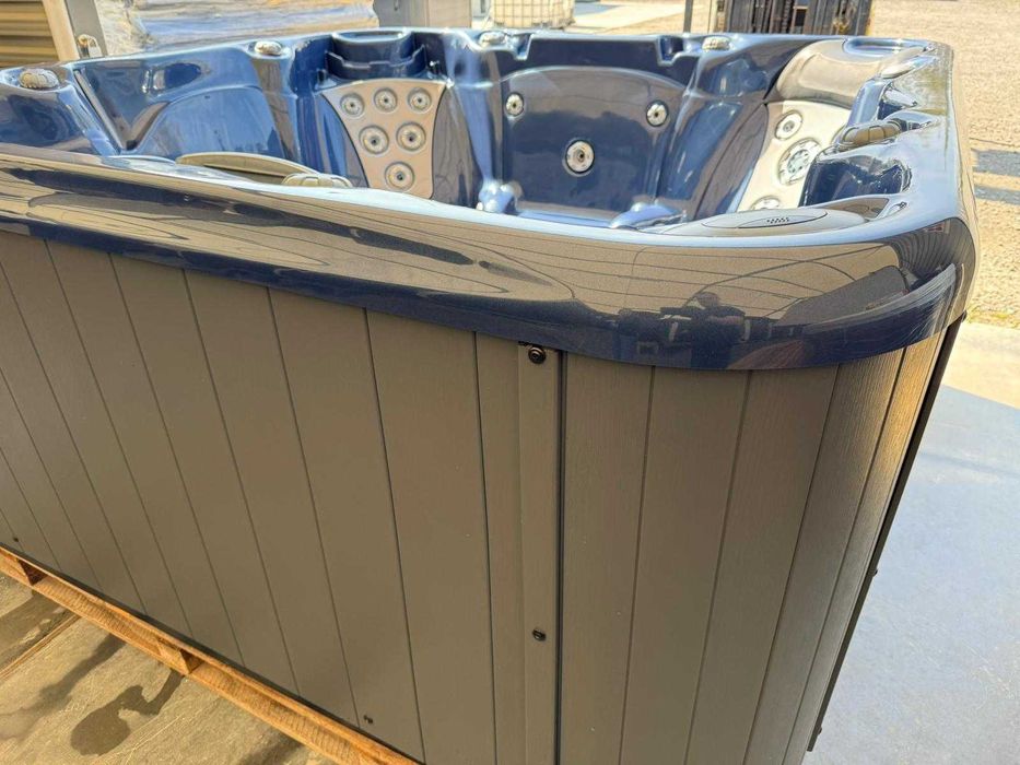 Używana wanna z hydromasażem 7 osobowa