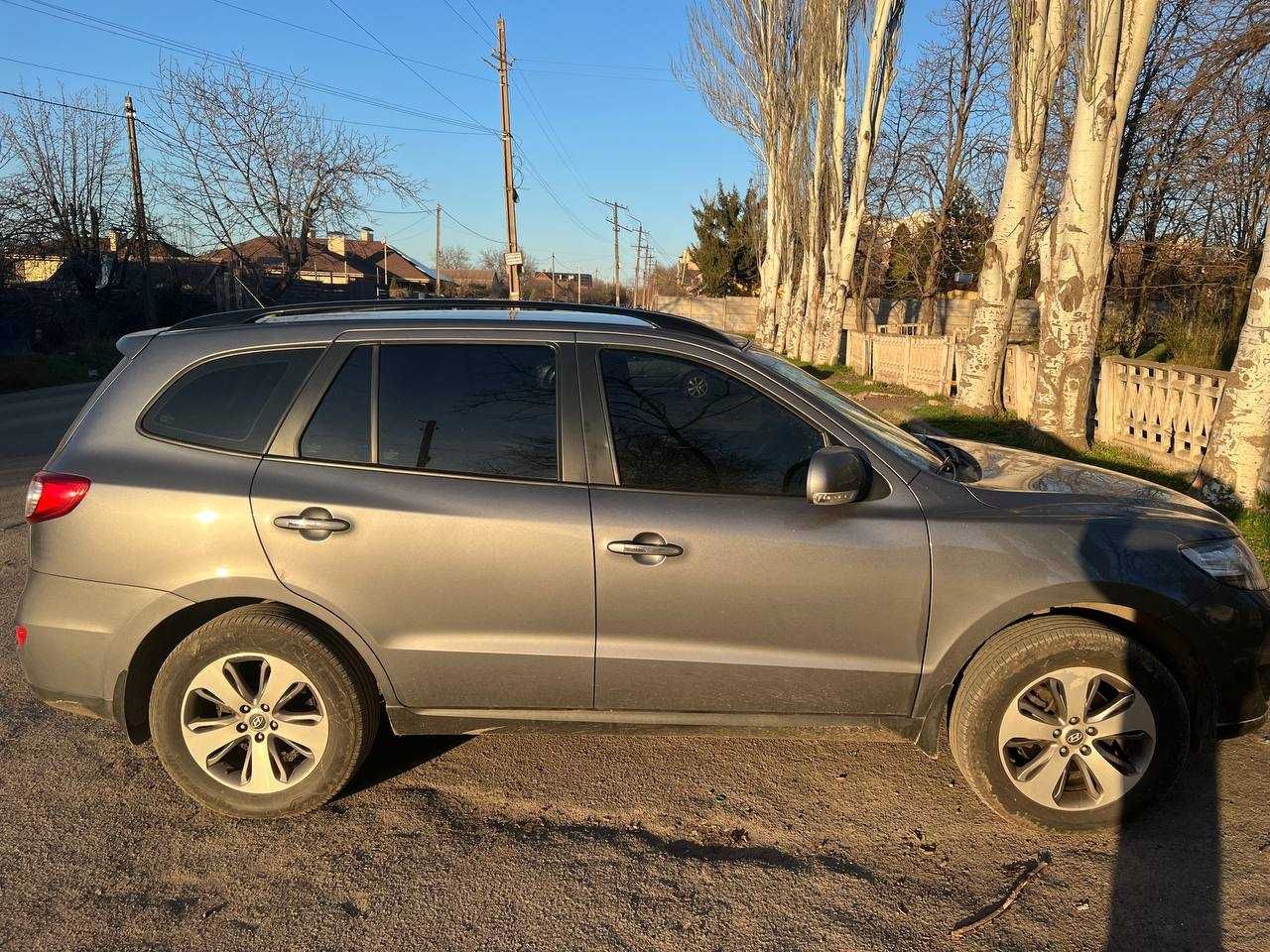 Продам автомобіль Hyundai Santa FE 2011 року