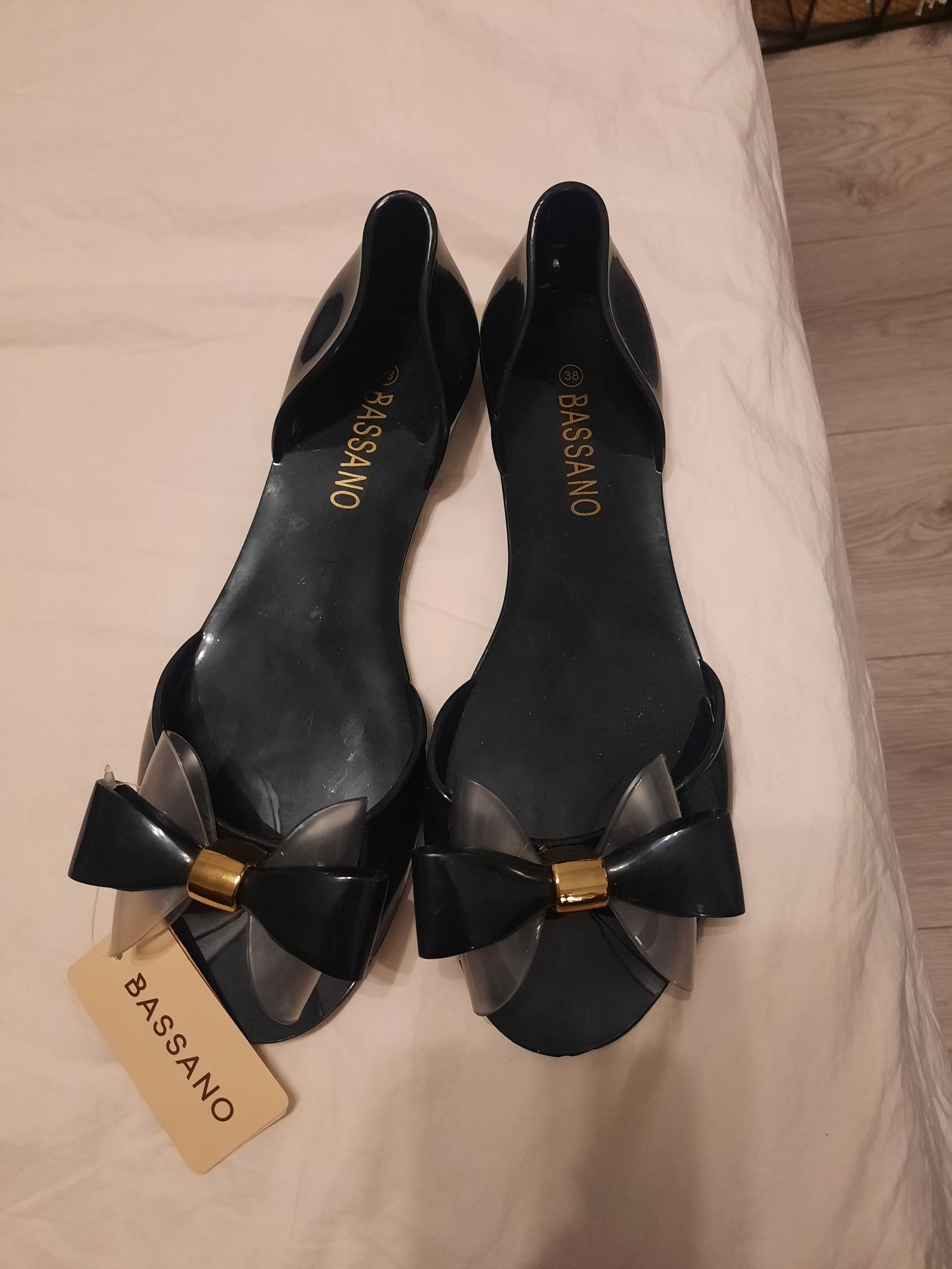 Buty nowe rozmiar 38 Bassano z ccc