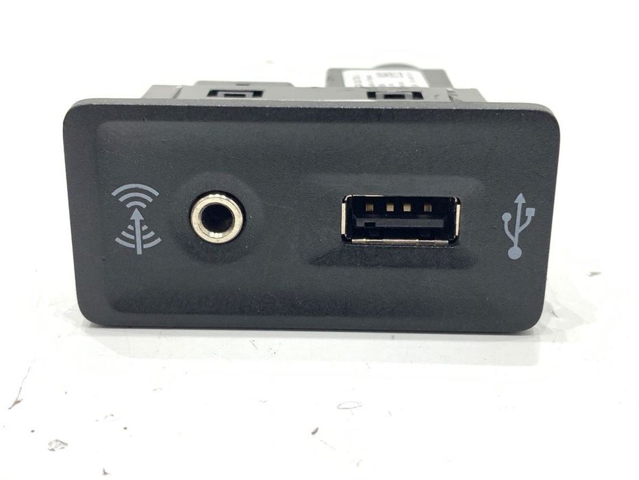 GNIAZDO USB - 169.00 PLN - VW PASSAT B8 Variant (3G5, CB5) 2014 - 2022 2.0 TDI 110 kW [150 KM] olej