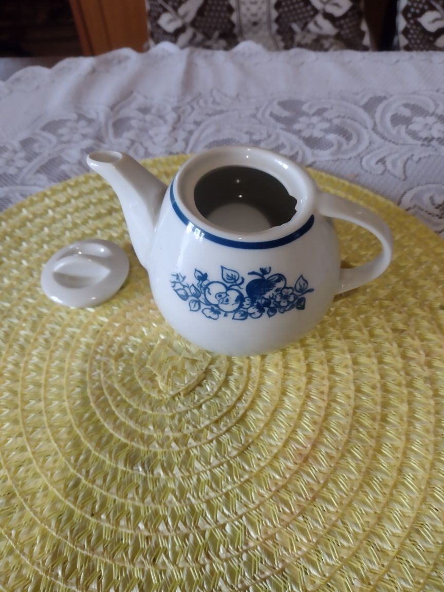 Porcelanowy Dzbaneczek na herbatę  i kawe