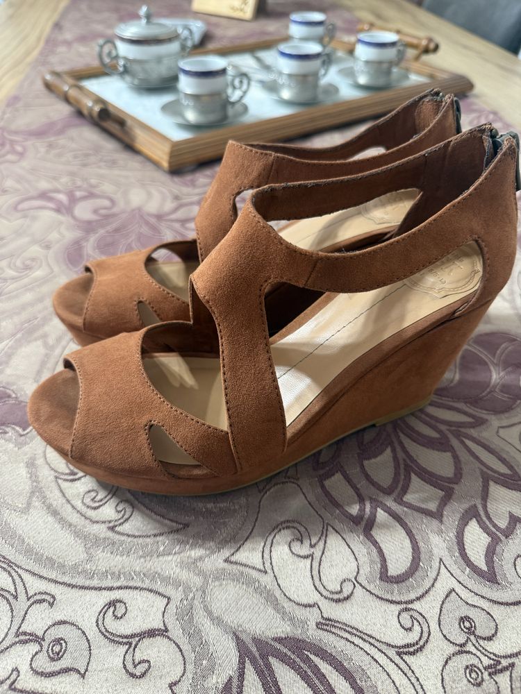 Sapatos Salto Alto Bershka Castanhos
