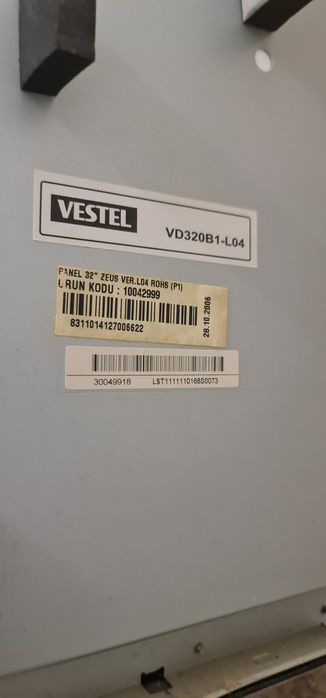 Matryca LCD TV telewizor 32 cale kompletna VD320B1-L04. Marka Vestel.