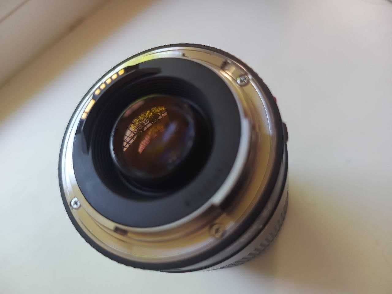 Об'єктив Canon EF 75-300mm f/4.0-5.6 III