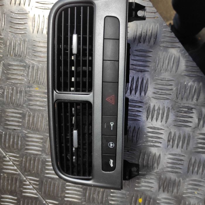 Kratka środkowa Nawiewu Fiat Grande Punto
