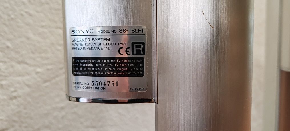 Par de colunas Sony SS-TSLF1L com suporte