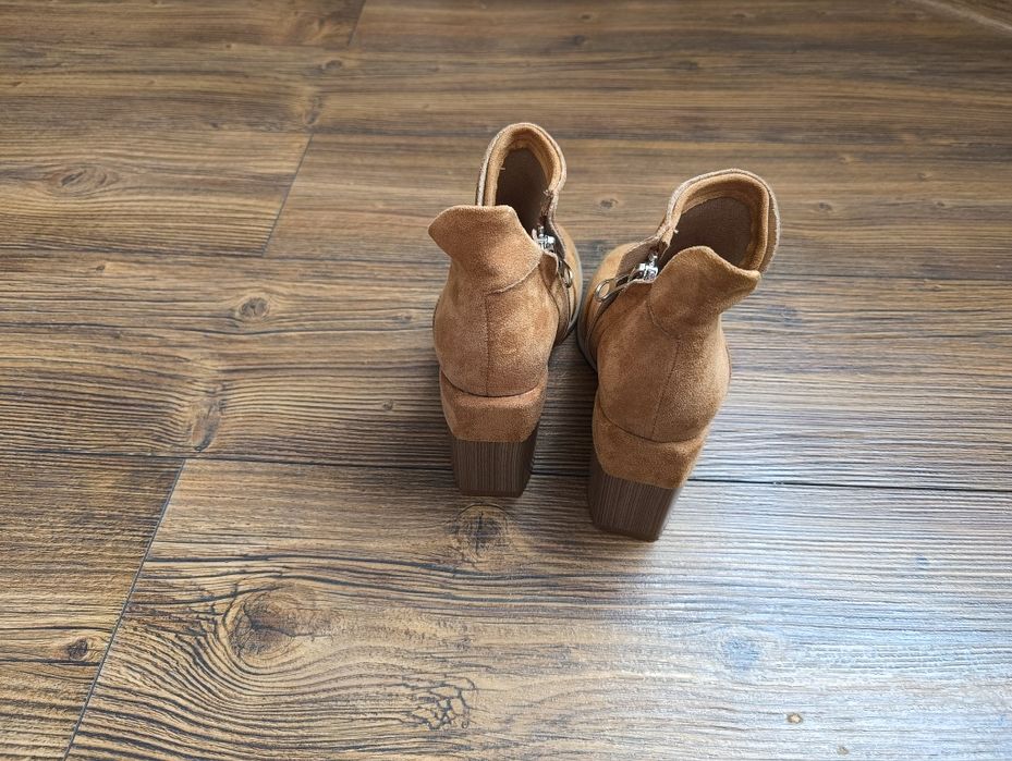 Buty zamszowe botki