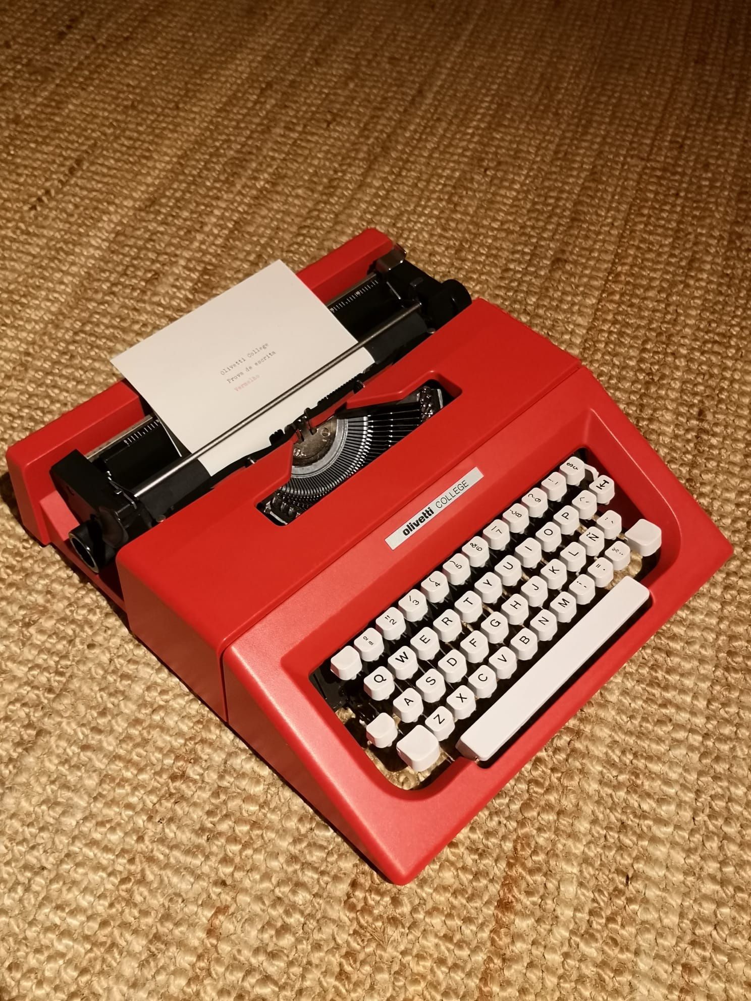 Máquina de escrever Olivetti College