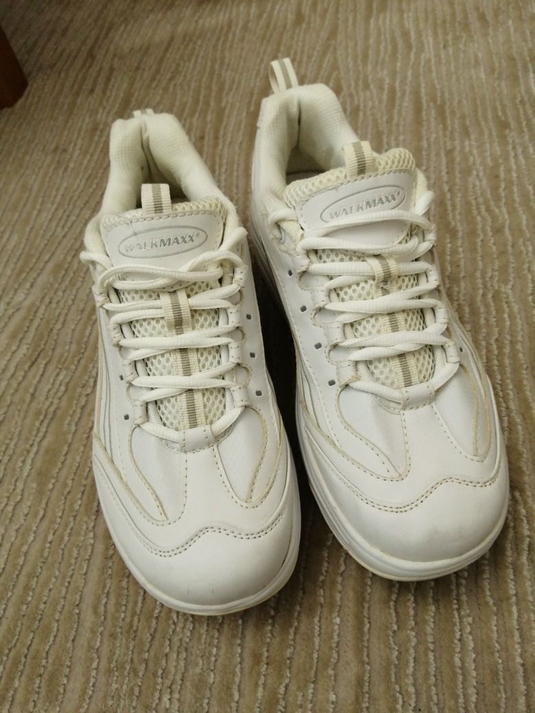 Buty kołyski odciążające stawy