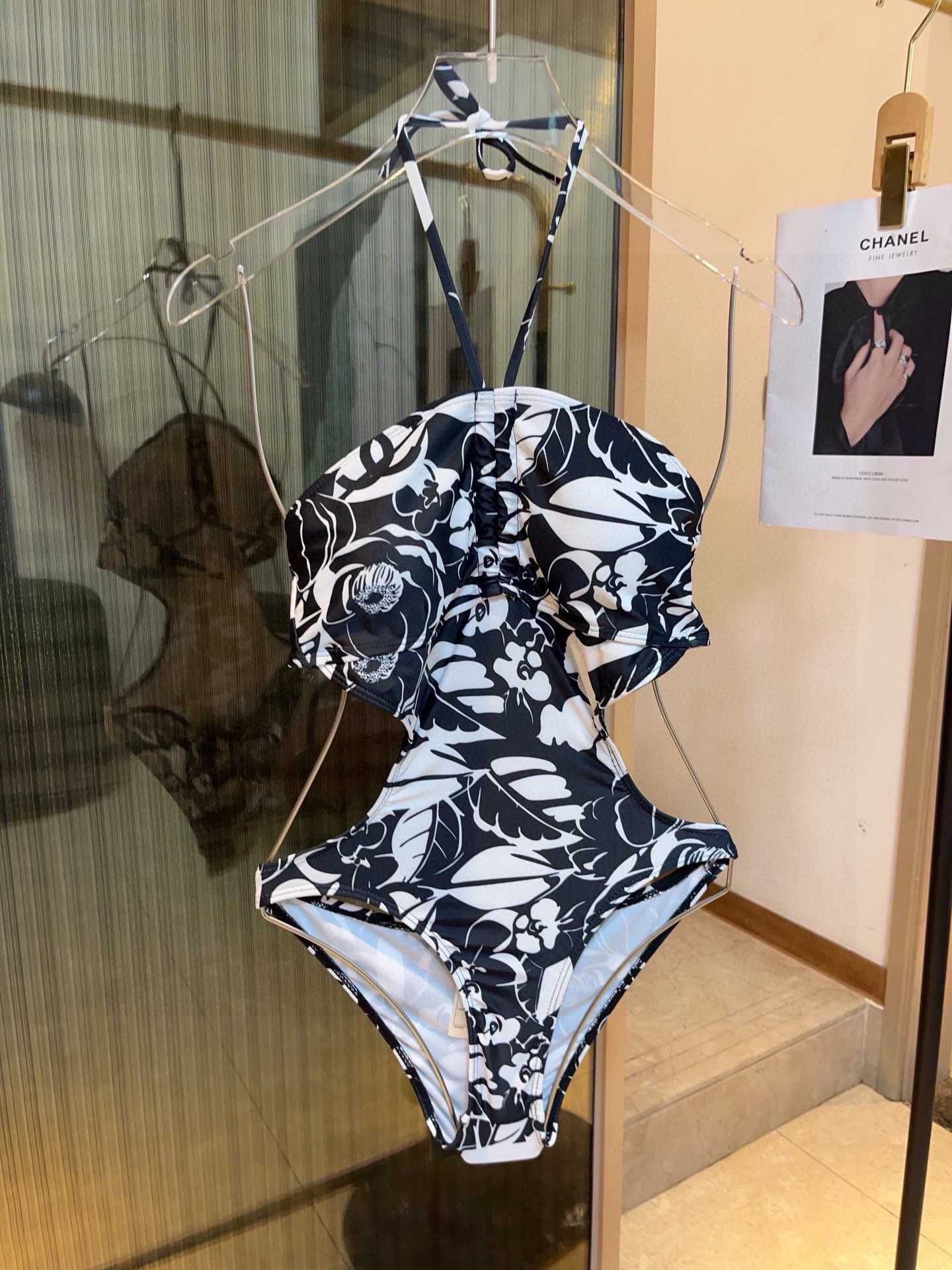Strój kąpielowy Chanel, plaża