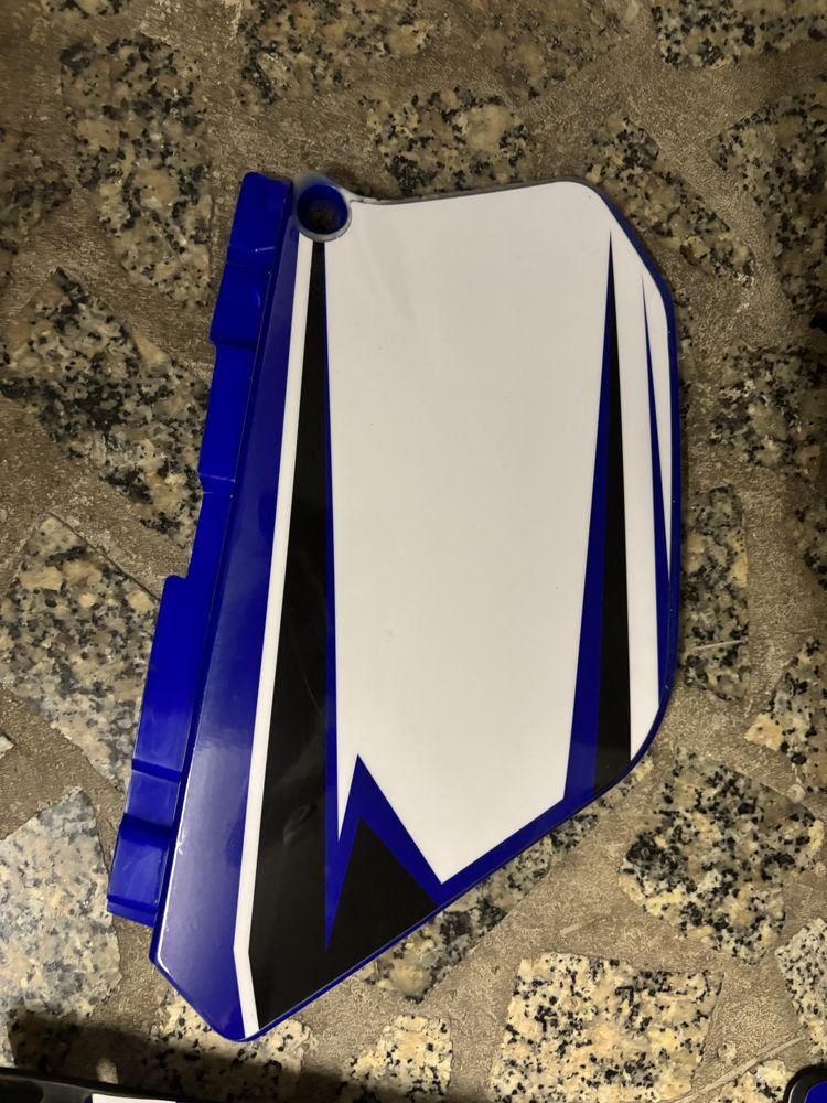 Vendo plasticos DTR 125 com autocolantes azuis