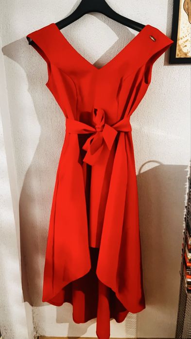 Piękna czerwona suknia wesele, studniówka