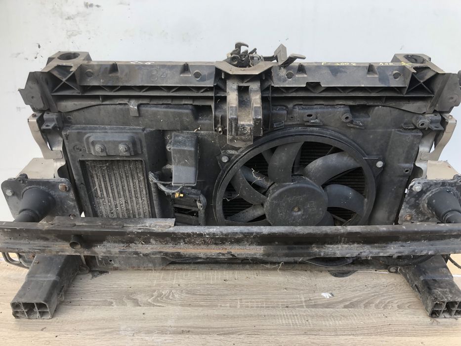 Телевізор передній панель Peugeot 3008 2010 рік  ціна в зборі