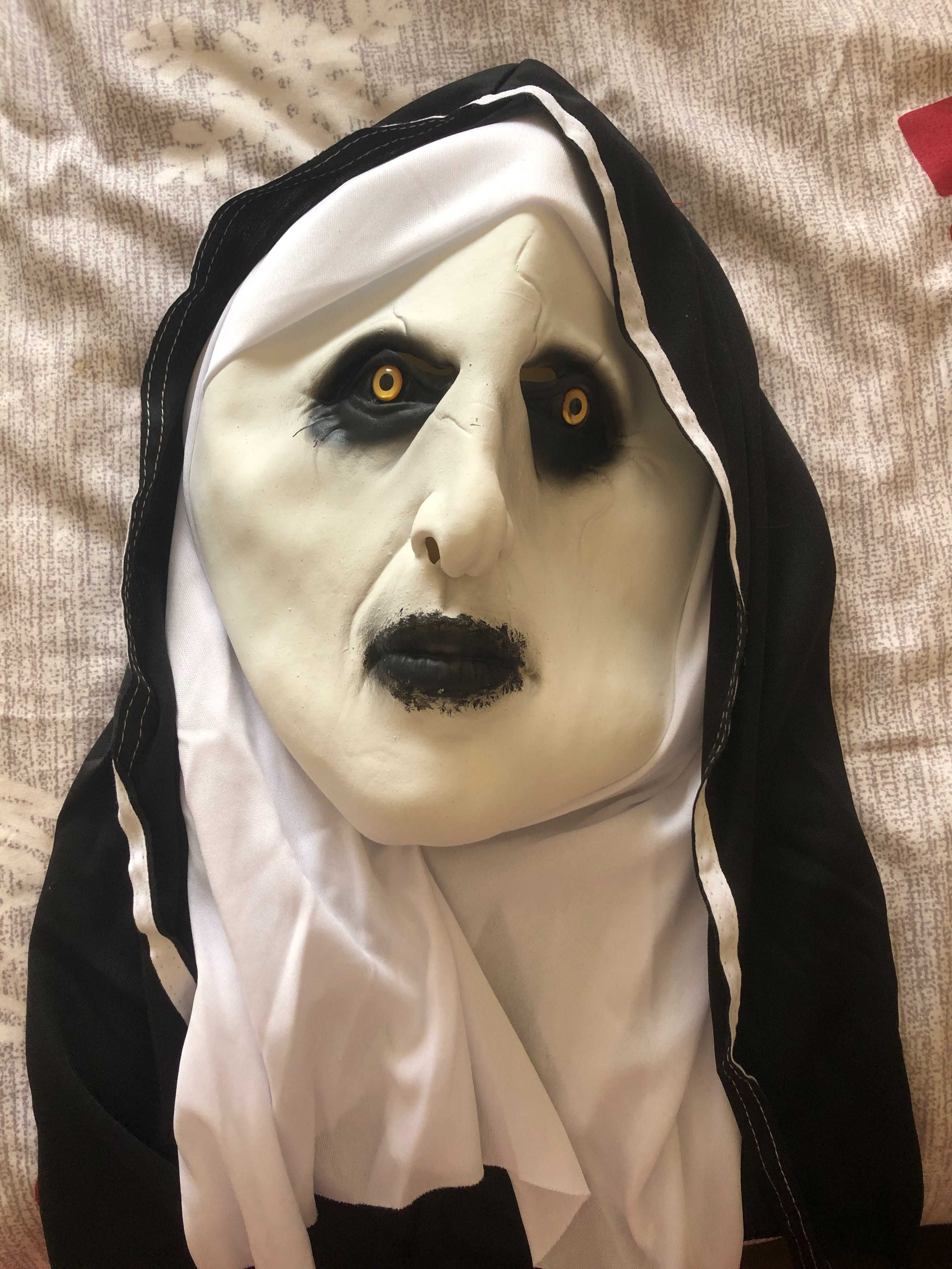 Máscara freira nova