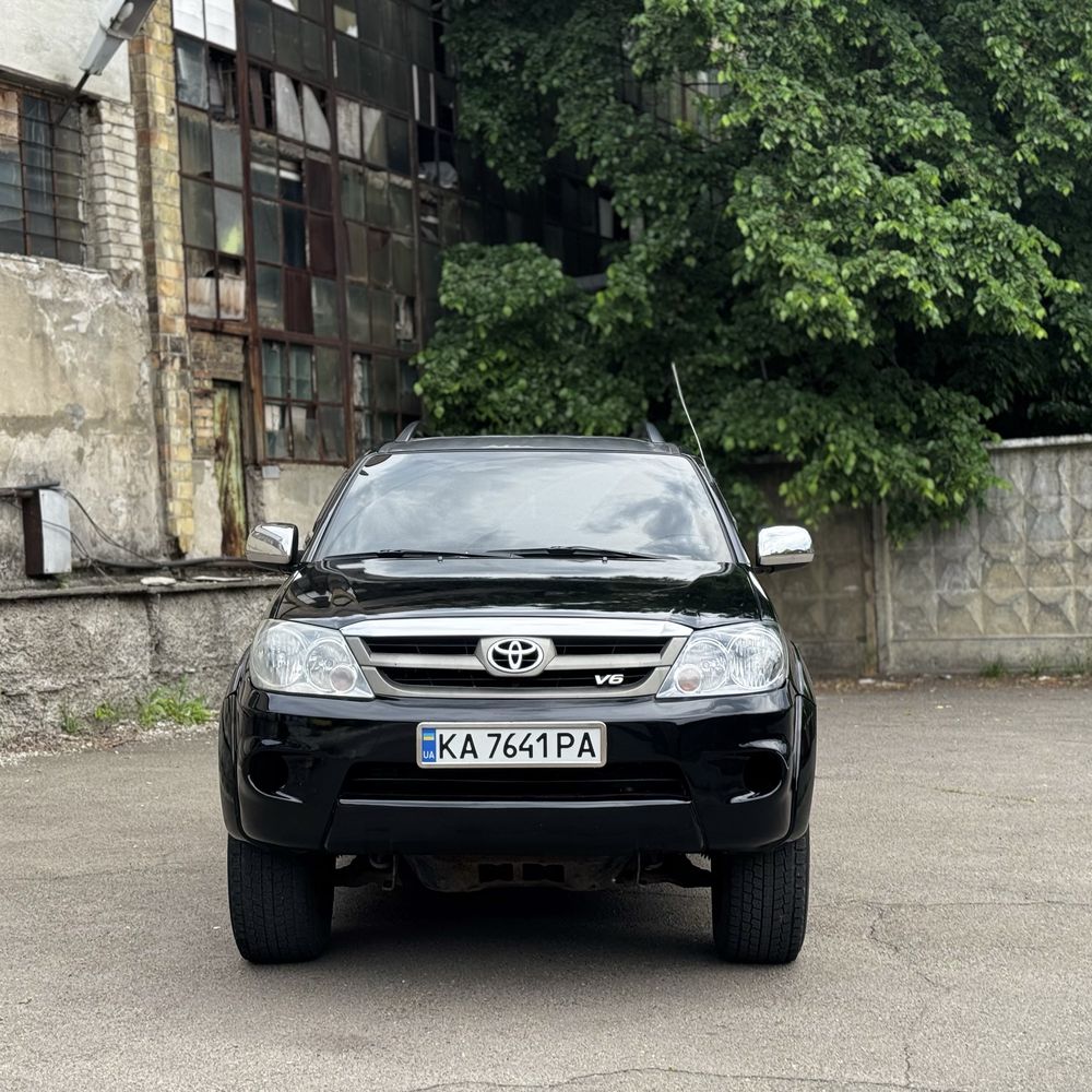 Toyota Fortuner 4.0 Gas Benzin 4x4 avtomat
