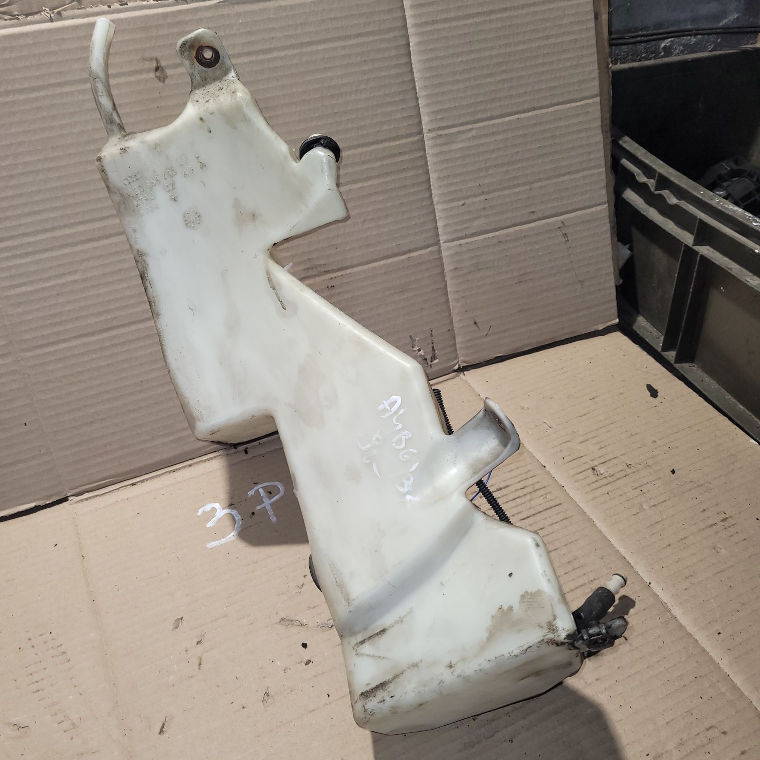 Zbiorniczek płynu spryskiwaczy xenon audi a4 b6 a4 b7