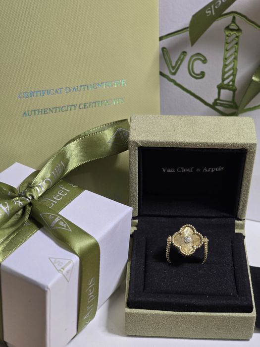 Кольцо Van Cleef, двусторонняя модель. Кольцо с бриллиантом