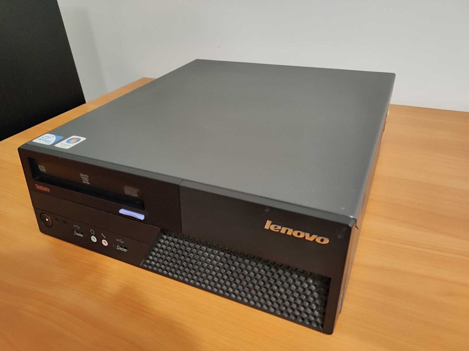 Komputer Lenovo ThinkCentre 8GB Ram, grafika Radeon, SSD, Win 10