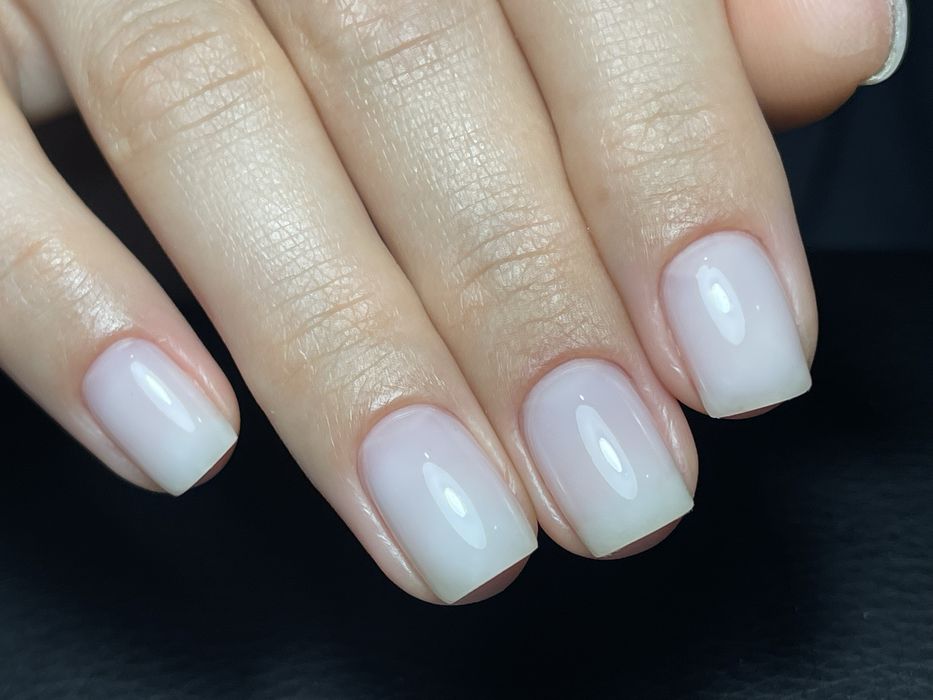 Манікюр, педикюр, нарощування