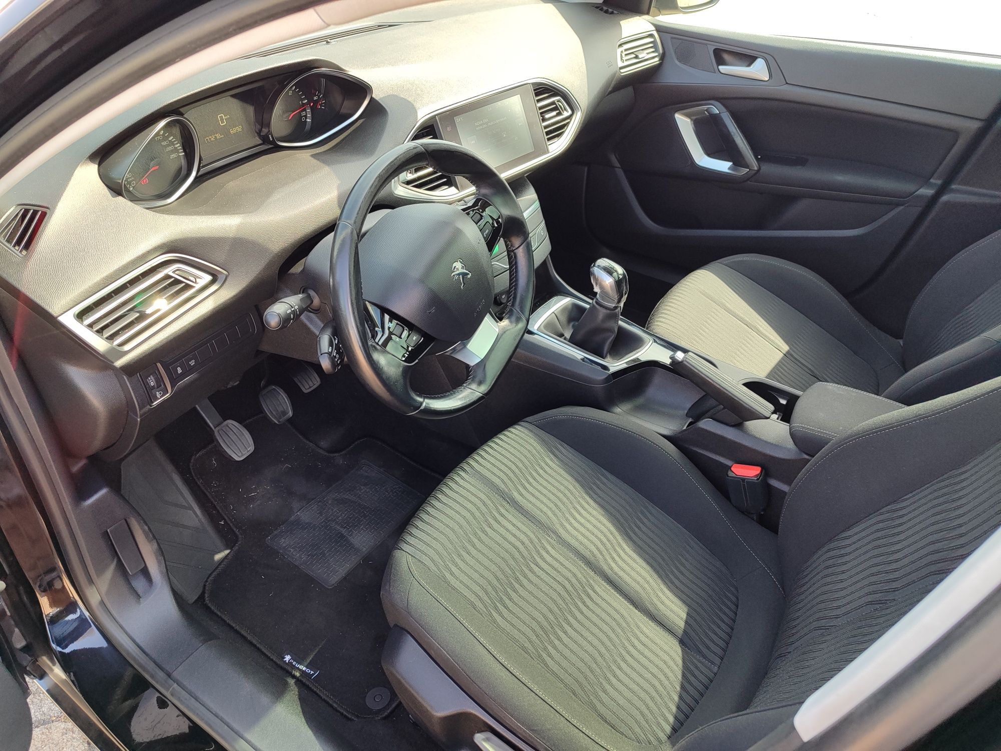 Peugeot 308sw 1.6 HDI Diesel ano 2017 em excelente estado
