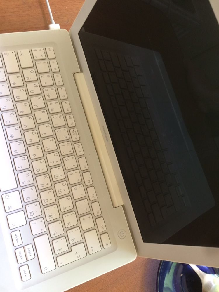 ТЕРМІНОВО! MacBook A1181 White