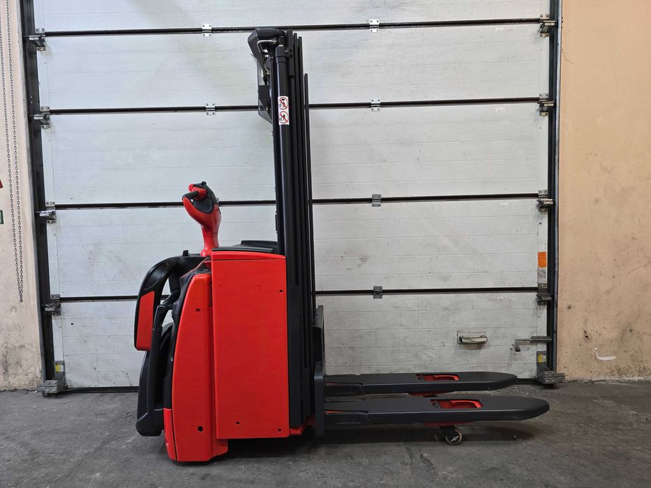 Штабелер самохідний Linde 1.4 тонни, підйом 4,352 метра 2021 рік