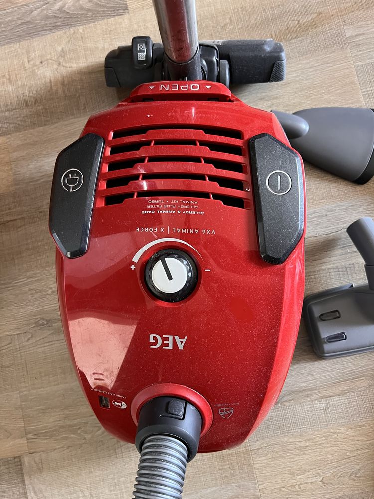 Aspirador AEG vx6 animal x force