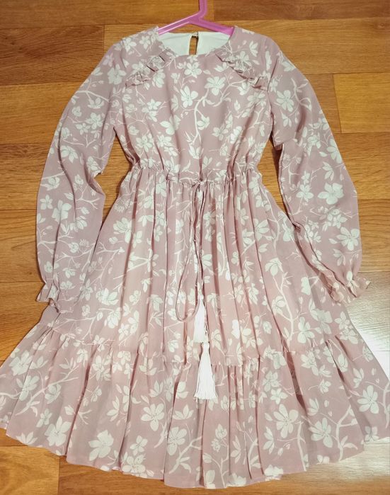 Святкова сукня для дівчинки, ніжна рожево-квіткова з воланами