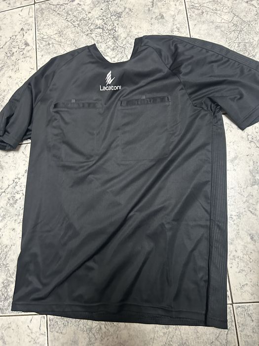 Roupa, saco e bandeiras de arbitragem