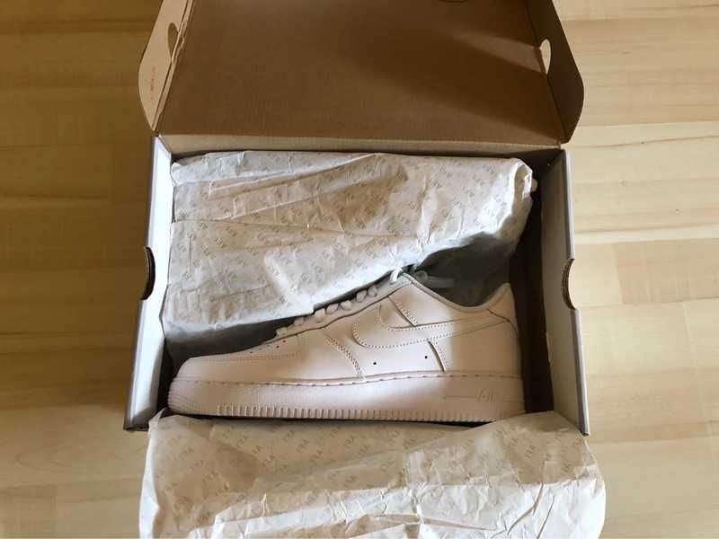 Szary unisex nowy Nike Air Force 1 Low '07 White Rozmiar 43