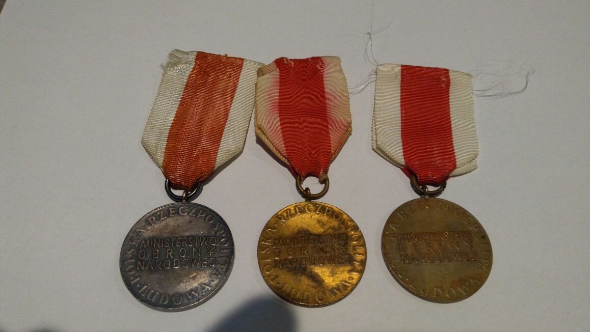 PRL medal za zasługi dla obronności kraju zestaw