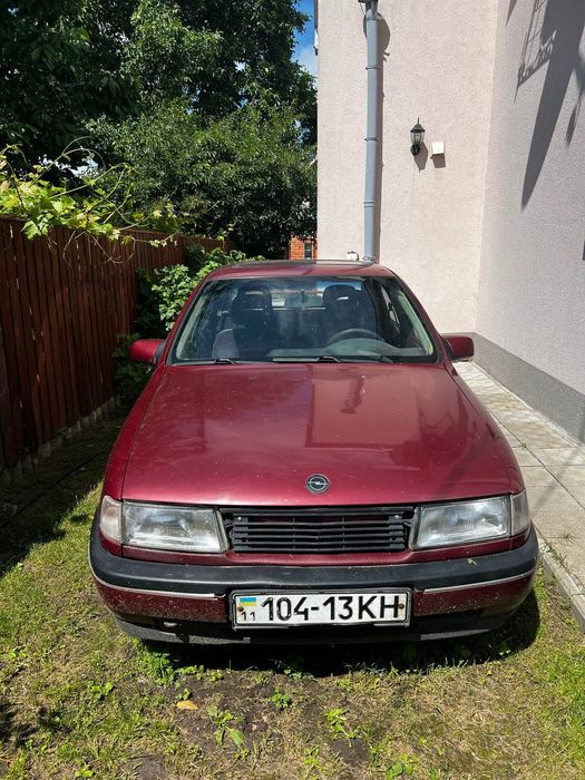 Автомобіль Opel Vectra 1989 року